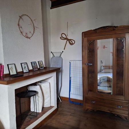 Maison Au Village Du Livre Montolieu Bagian luar foto