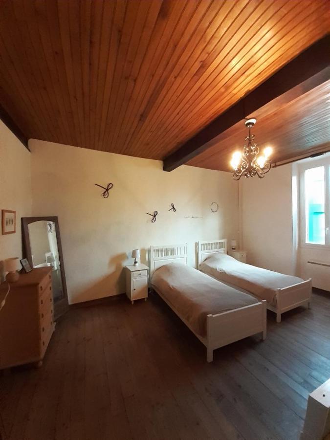 Maison Au Village Du Livre Montolieu Bagian luar foto